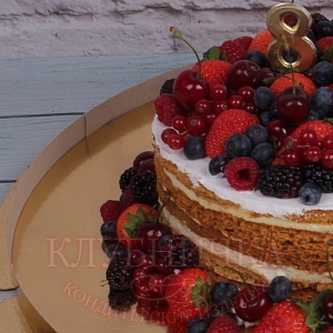 Торт на заказ " Медовый с ягодами " 2500 р/кг